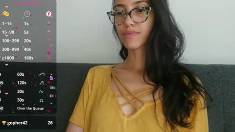 Laroa online show from 02.20.25