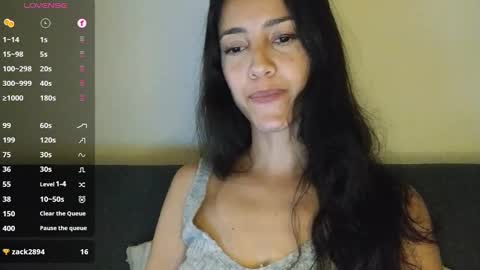 Laroa online show from 11.13.25