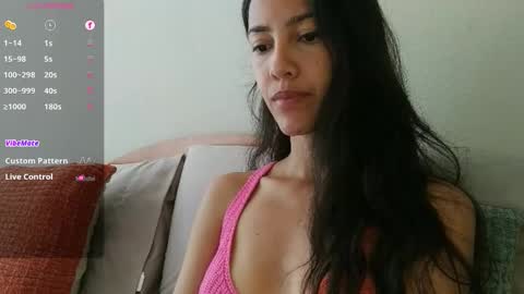 Laroa online show from 12.02.25