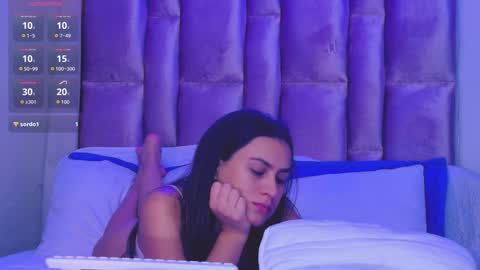 Snapshot of innoocentluna chatting on 11.05.25 Innoocent Luna online show from 11.05.25