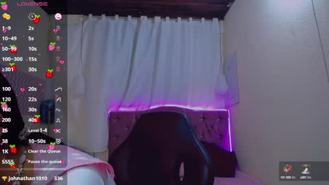 Snapshot of inocent_luna chatting on 12.16.24 Luna moon online show from 12.16.24