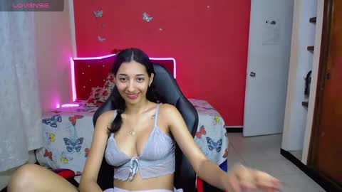 Snapshot of inocent_luna chatting on 03.01.25 Luna moon online show from 03.01.25