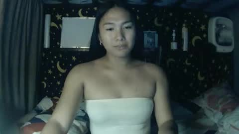 Snapshot of insulting_whoreifica chatting on 04.16.26 MAXINE online show from 04.16.26