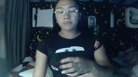 Snapshot of insulting_whoreifica chatting on 04.26.26 MAXINE online show from 04.26.26
