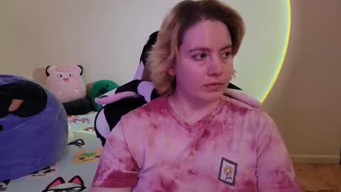 Snapshot of internetfairy_xo chatting on 12.13.24 Faye online show from 12.13.24