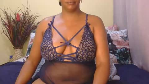 Snapshot of intimacysexy chatting on 05.27.26 boniswa caroline online show from 05.27.26