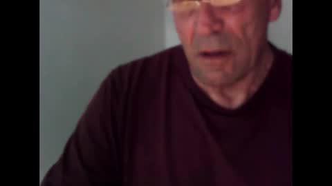 Snapshot of invested2022 chatting on 11.03.25 Invested online show from 11.03.25