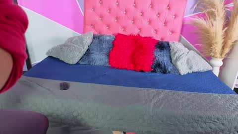 Snapshot of invincible200 chatting on 10.03.25 invincible200 online show from 10.03.25