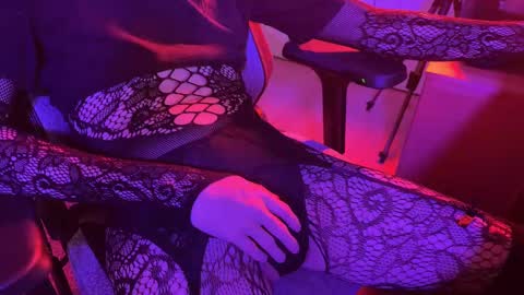 Snapshot of iothealien chatting on 10.26.25 iothealien online show from 10.26.25