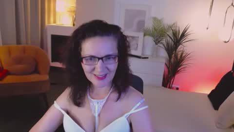 Snapshot of irene_marlow chatting on 10.16.25 Irene online show from 10.16.25