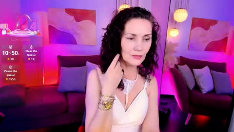 Snapshot of irene_marlow chatting on 10.31.25 Irene online show from 10.31.25