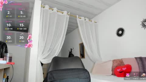 Snapshot of irina_05 chatting on 10.10.25 IRINA online show from 10.10.25