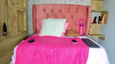 Snapshot of iris_charlotte chatting on 02.10.25 Hot Charlotte online show from 02.10.25