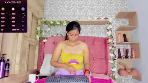 Snapshot of iris_charlotte chatting on 02.24.25 Hot Charlotte online show from 02.24.25