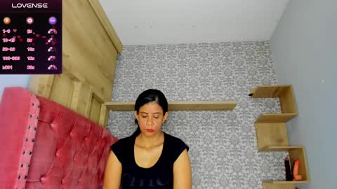 Snapshot of iris_charlotte chatting on 03.03.25 Hot Charlotte online show from 03.03.25