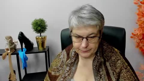 I R I S online show from 01.02.25