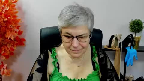 Snapshot of iris_xdesire chatting on 11.07.25 I R I S online show from 11.07.25