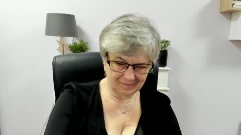 Snapshot of iris_xdesire chatting on 05.06.26 I R I S online show from 05.06.26