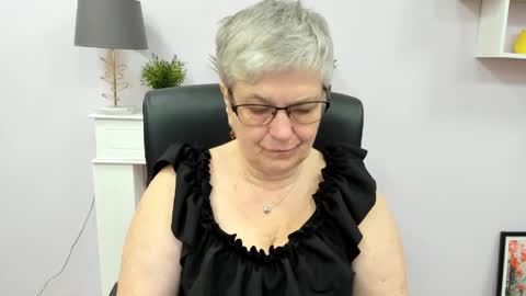 Snapshot of iris_xdesire chatting on 05.11.26 I R I S online show from 05.11.26