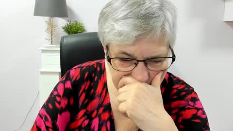Snapshot of iris_xdesire chatting on 05.27.26 I R I S online show from 05.27.26