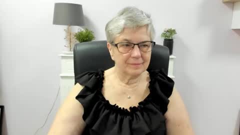 Snapshot of iris_xdesire chatting on 05.29.26 I R I S online show from 05.29.26