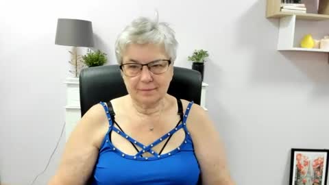 Snapshot of iris_xdesire chatting on 06.10.26 I R I S online show from 06.10.26