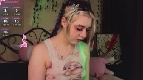 Snapshot of irissocute chatting on 10.30.25 I am Cutie Iris3 online show from 10.30.25