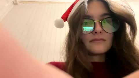 irisss31 online show from 12.14.24