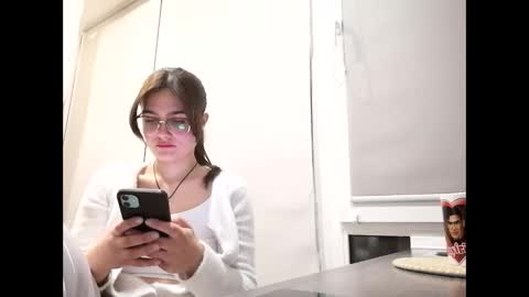 Snapshot of irisss31 chatting on 04.29.26 irisss31 online show from 04.29.26