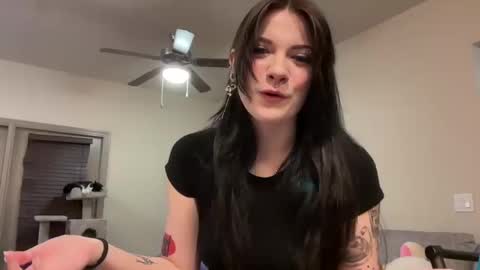 Snapshot of irissweets chatting on 09.27.25 irissweets online show from 09.27.25