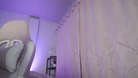 Isabella  online show from 12.18.25