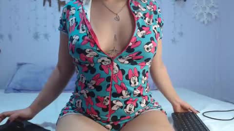 isa_jones1 online show from 01.04.25
