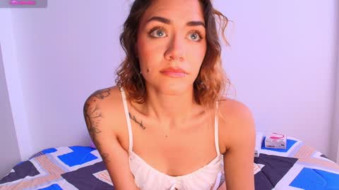 Isabella Laurentt  online show from 01.22.25