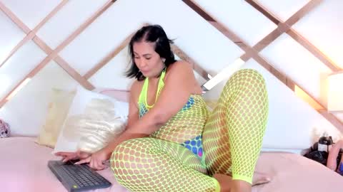 ISABELA online show from 02.28.25