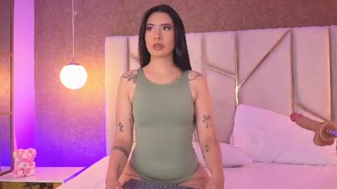 Snapshot of isa_roses chatting on 07.18.26 isa online show from 07.18.26