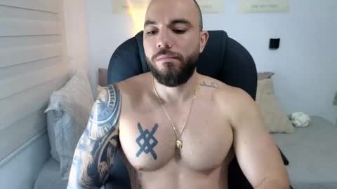 Snapshot of isaac_carter chatting on 09.25.25 Isaac carter online show from 09.25.25