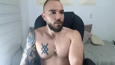 Snapshot of isaac_carter chatting on 10.15.25 Isaac carter online show from 10.15.25