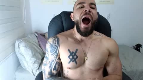 Snapshot of isaac_carter chatting on 10.18.25 Isaac carter online show from 10.18.25