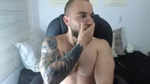 Snapshot of isaac_carter chatting on 10.22.25 Isaac carter online show from 10.22.25