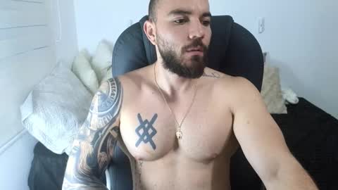 Snapshot of isaac_carter chatting on 10.28.25 Isaac carter online show from 10.28.25