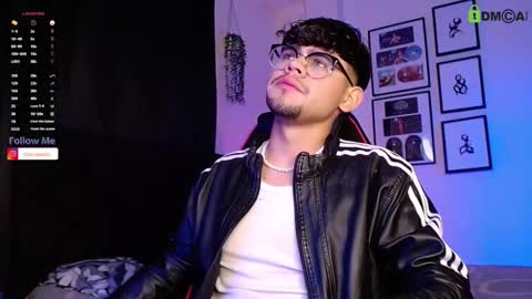 Snapshot of isaac_saenz chatting on 11.18.25 Isaac Saenz. online show from 11.18.25