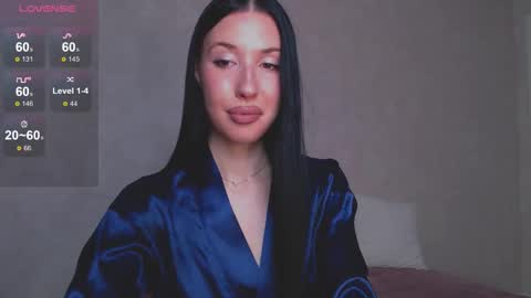 Snapshot of isabel_fontana chatting on 09.29.25 Bella online show from 09.29.25