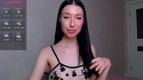 Snapshot of isabel_fontana chatting on 10.08.25 Bella online show from 10.08.25