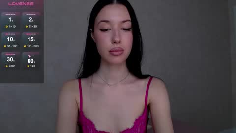 Snapshot of isabel_fontana chatting on 10.14.25 Bella online show from 10.14.25