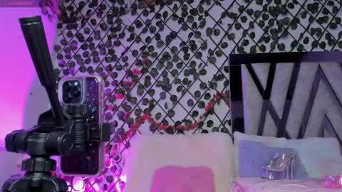 Snapshot of isabel_jamess chatting on 02.20.26 Isa online show from 02.20.26