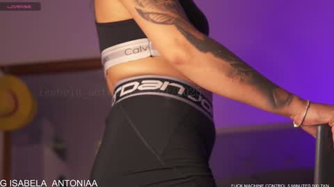 Snapshot of isabela_antonia_ chatting on 01.21.25 online show from 01.21.25