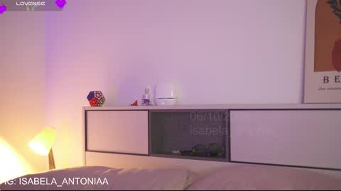 Snapshot of isabela_antonia_ chatting on 10.12.25 online show from 10.12.25
