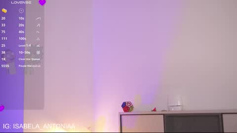 Snapshot of isabela_antonia_ chatting on 10.15.25 online show from 10.15.25