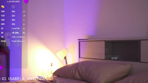 Snapshot of isabela_antonia_ chatting on 11.08.25 online show from 11.08.25