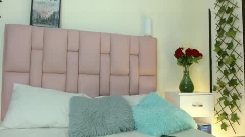 Snapshot of isabela_ferrer_ chatting on 01.09.25 I S A online show from 01.09.25